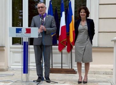 Ministrul Educaţiei, decorat cu ordinul „Palmes academiques“: O să susţin folosirea limbii franceze în instituţiile UE