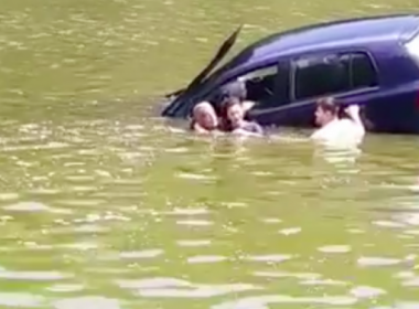 O şoferiţă a ajuns cu maşina în lacul Ciric din Iaşi. S-a urcat beată la volan