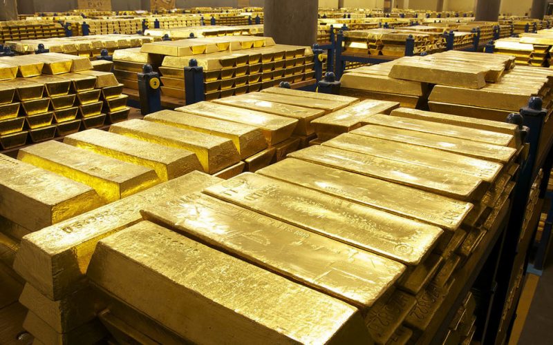 Preţul aurului a scăzut joi cu peste 1%, la cel mai redus nivel din ultima lună