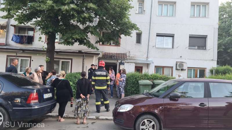 Explozie în bloc! Un bărbat a fost rănit, iar 10 persoane evacuate