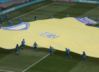 EURO 2020. Ucraina a desfăşurat pe Arena Naţională un tricou uriaş cu harta contestată de Rusia