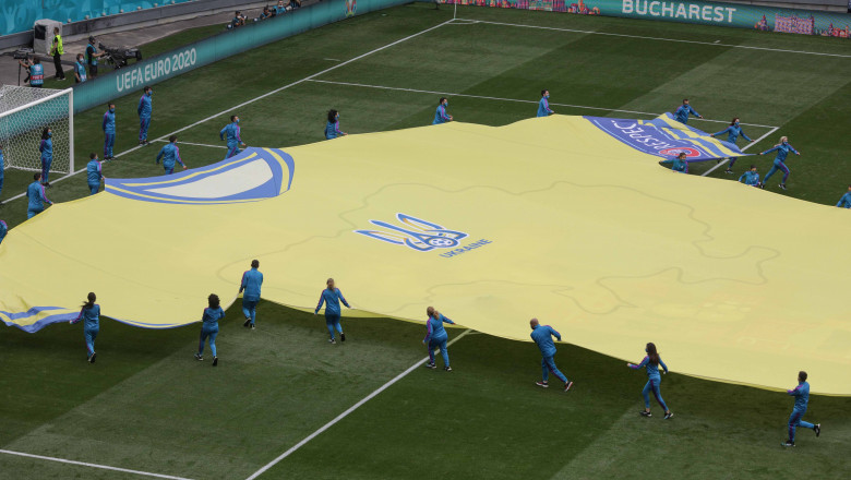 EURO 2020. Ucraina a desfăşurat pe Arena Naţională un tricou uriaş cu harta contestată de Rusia