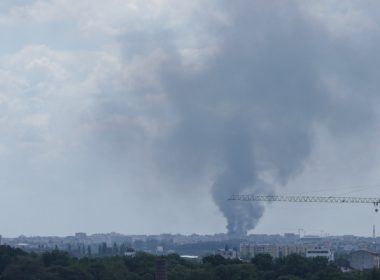 Incendiu periculos de la un centru de colectare a deşeurilor din Bucureşti.