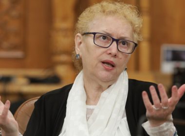Renate Weber a dat în judecată Parlamentul României pentru că a fost revocată din funcţia de Avocat al Poporului