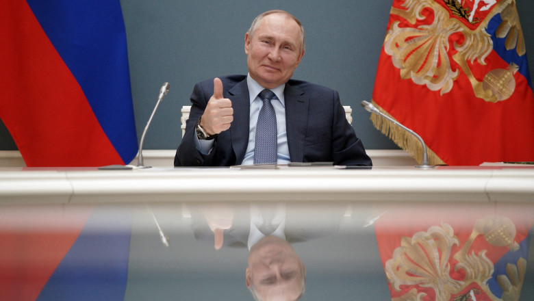 Pe cine susţine Putin la alegerile din septembrie