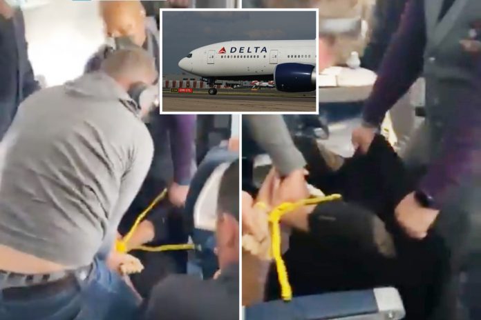 Un pasager a creat haos într-un avion din SUA
