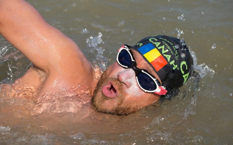 Avram Iancu înoată pentru copiii cu autism