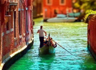 Se circulă din nou pe canalele veneţiene