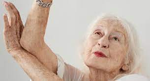 O femeie de 106 ani dovedeşte că vârsta e doar un număr