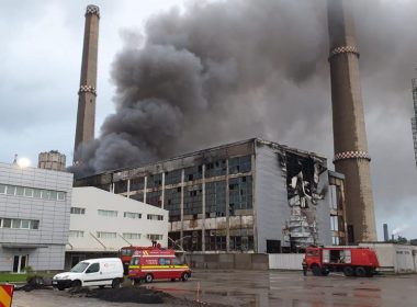 Incendiu la o societate de deşeuri periculoase, în Prahova