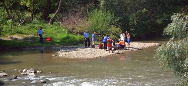Un tânăr de 19 ani a fost găsit înecat în lacul Ghioroc