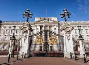 The Guardian: Casa regală britanică a interzis angajarea imigranţilor şi străinilor de culoare în funcţii administrative
