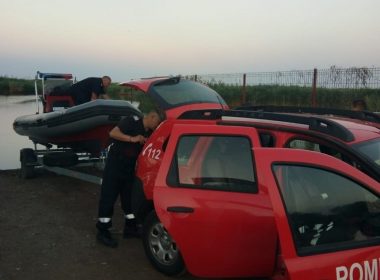 Tulcea: Pompierii caută un pescar care ar fi dispărut cu barca în zona Lacului Goloviţa