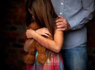 Molestată sexual de tatăl vitreg. Mărturiile şocante ale unei fetiţe de opt ani din judeţul Iaşi