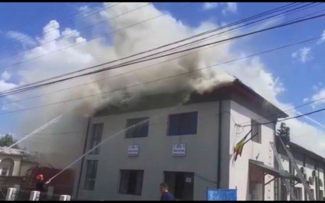 Incendiu puternic în Dolj, într-o clădire unde funcţiona un centru de vaccinare