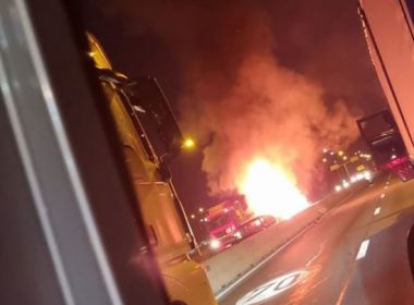 Maşini în flăcări după o coliziune în lanţ, pe DN 1: „A dat Moartea cu coasa la Sibiu”