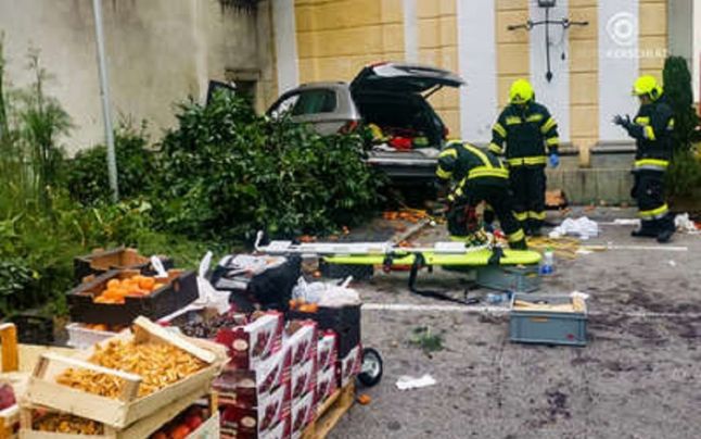 Austria: 13 persoane rănite după ce o maşină a intrat în mulţime într-o piaţă din St. Florian