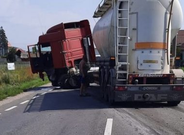 Trafic blocat total pe DN 1, în Sibiu, o oră, în urma coliziunii dintre un autoturism şi un TIR. Victima, un cetăţean străin