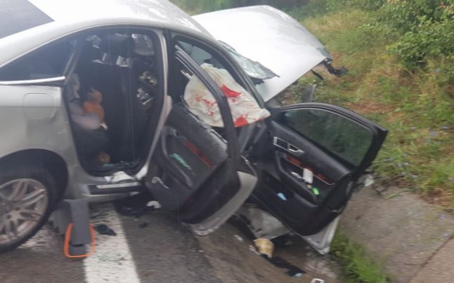 Şofer încarcerat în urma unui accident pe Dealul Negru. Trafic blocat mai bine de o oră jumătate pe DN7