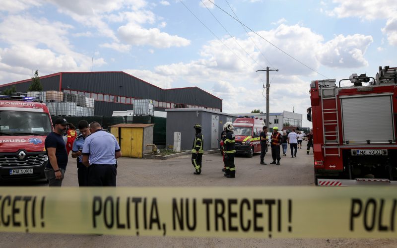 5 persoane intubate după un incendiu puternic în Popeşti Leordeni!
