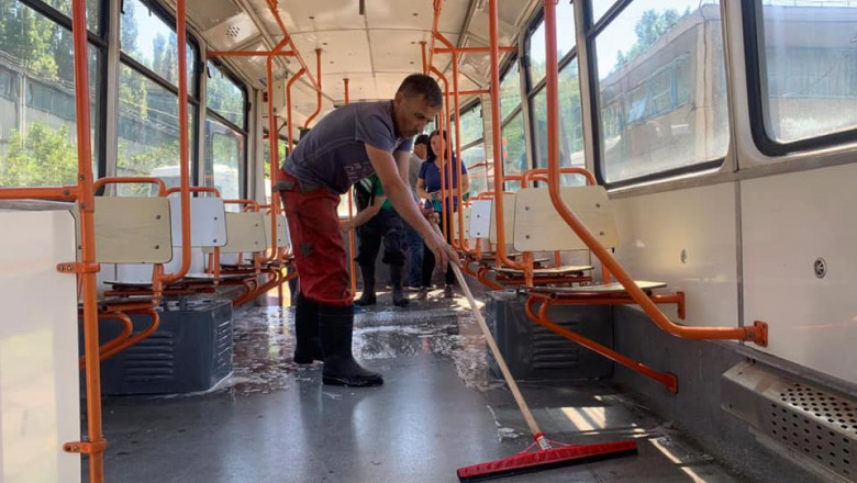 Primarul Nicuşor Dan anunţă că este „weekendul curăţeniei” în transportul public din Bucureşti