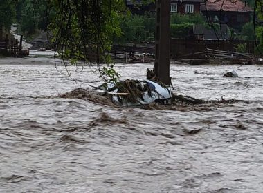 Oamenii din localităţile afectate de inundaţii din judeţul Alba vor primi ajutoare din rezervele de stat