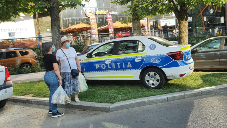 Maşină de poliţie parcată pe iarbă, în Bucureşti. Primarul Sectorului 3 cere explicaţii, Poliţia răspunde: Echipajul era la un flagrant