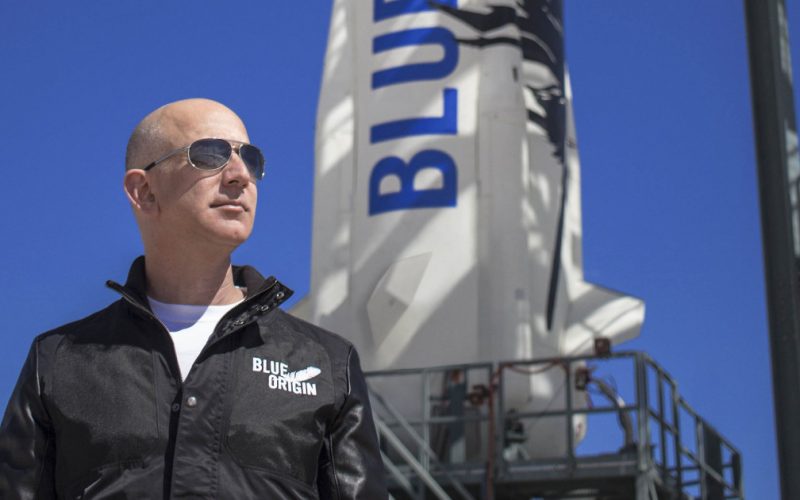 Miliardarul Jeff Bezos a fost în spaţiu