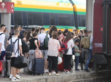 Directorul CFR, după ce 30 de copii au stat blocaţi 8 ore în tren: „De ce mă întrebaţi pe mine? Vor primi apă când ajung la Bucureşti”