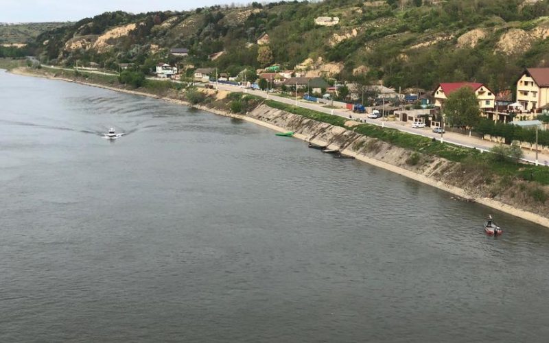 Olt: Accident naval pe Dunăre după ce o ambarcaţiune de agrement s-a răsturnat. O persoană e dispărută, iar una a avut nevoie de îngrijiri. Conducătorul ambarcaţiunii era băut