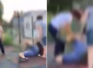 Copil bătut de două femei într-un parc