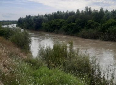 Cadavru descoperit pe râul Buzău. Cel mai probabil este vorba despre Raisa, fetiţa de 5 ani căutată de zeci de poliţişti