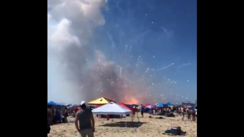 Un camion plin cu artificii a explodat pe o plajă unde sute de oameni sărbătoreau Ziua Independenţei
