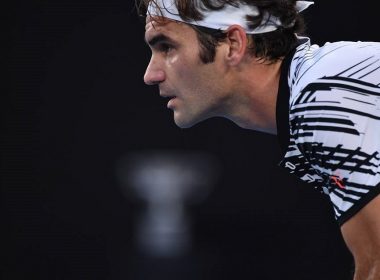 Tricouri şi rachete de tenis aparţinând lui Roger Federer, vândute la licitaţie pentru aproape 4 milioane de euro