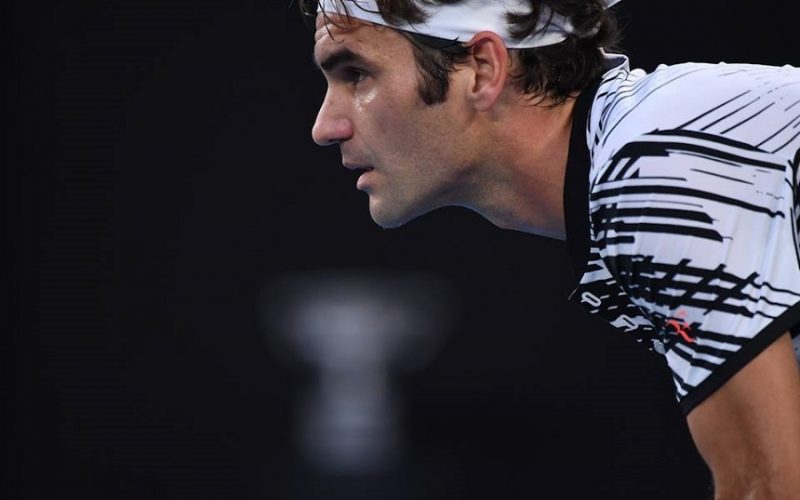 Tricouri şi rachete de tenis aparţinând lui Roger Federer, vândute la licitaţie pentru aproape 4 milioane de euro