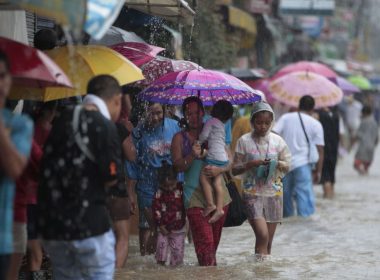 Trei morţi şi 25.000 de persoane evacuate din cauza ploilor musonice din Filipine