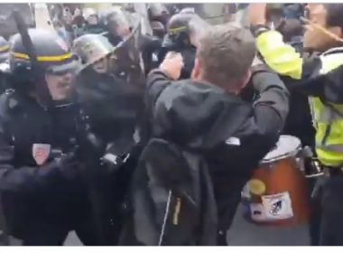 Proteste violente în Franţa: Confruntări între manifestanţi şi forţele de ordine.