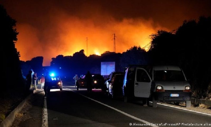 Italia a cerut statelor europene să trimită avioane pentru a ajuta la stingerea incendiilor care au cuprins părţi din Sardinia