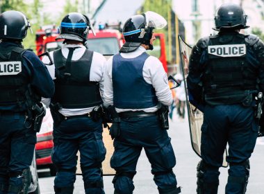 Român arestat după ce a atacat cu un cutter un turist spaniol în Paris