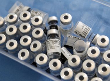 Campanii frauduloase cu oferte false pentru vaccinuri anti-Covid, descoperite în 40 de ţări