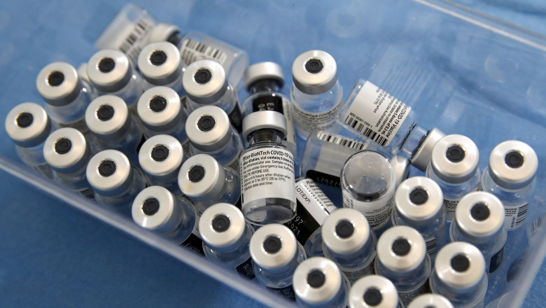 Campanii frauduloase cu oferte false pentru vaccinuri anti-Covid, descoperite în 40 de ţări