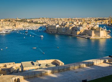 In Malta se intra doar cu certificatul de vaccinare, incepand din 14 iulie 2021. Malta este prima ţară din Uniunea Europeană care face acest anunt.