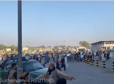 Forţele americane au tras focuri de armă în aer pe aeroportul din Kabul, invadat de civili afgani