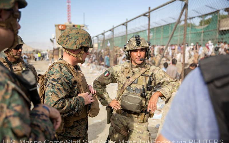 Ambasada SUA în Afganistan le cere cetăţenilor americani să părăsească împrejurimile aeroportului din Kabul