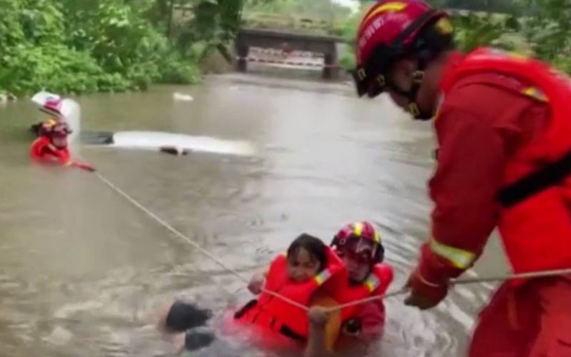 Peste 80 de mii de evacuaţi din calea apelor, în China