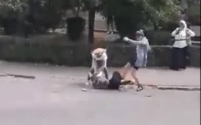 Bătaie între trei femei în centrul municipiului Târgu Jiu. De la ce a început scandalul