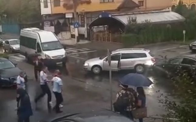 Trei maşini, printre care şi cea a Poliţiei Locale Târgu-Jiu, lovite de un şofer băut