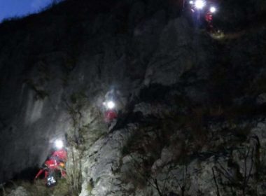 Turist mort într-o prăpastie adâncă de 80 de metri