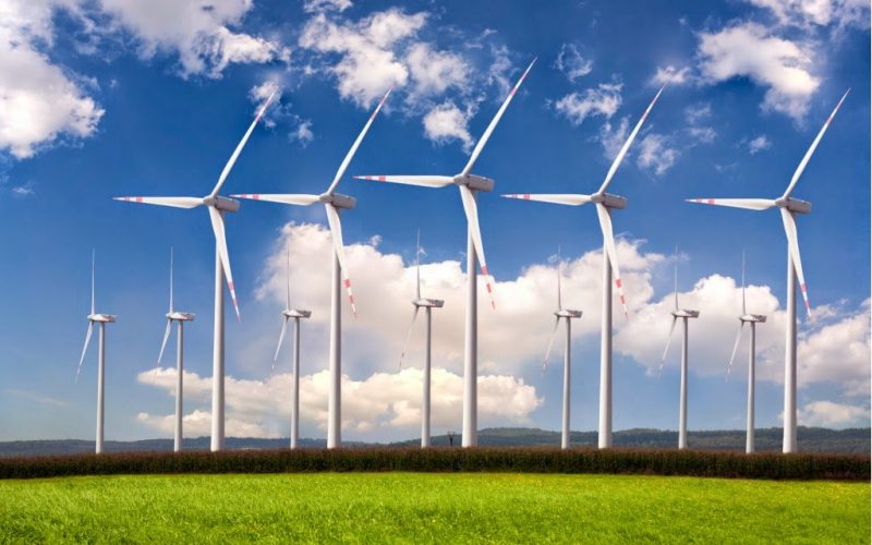 Vântul şi apa furnizează cea mai mare parte a electricităţii din surse de energie regenerabilă