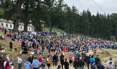 Mii de oameni la celebrarea adormirii Maicii Domnului